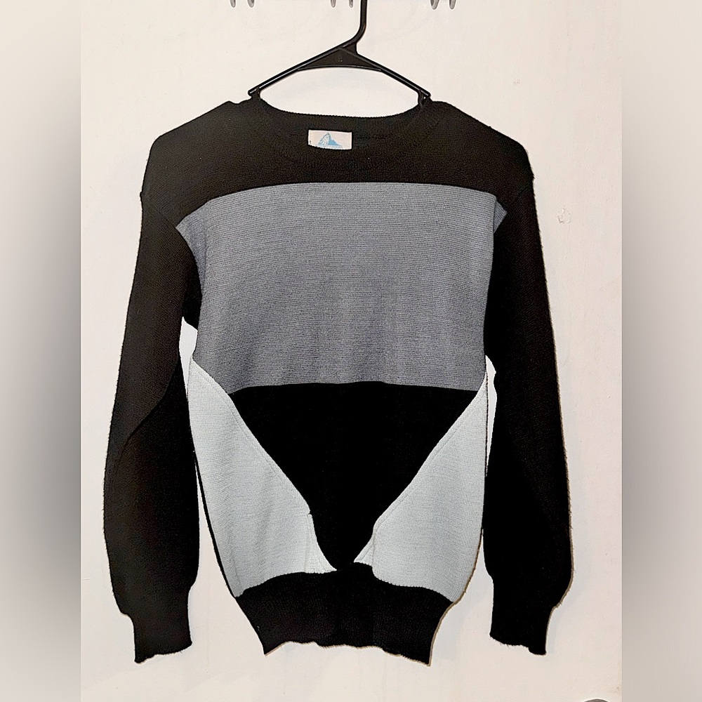 VINTAGE 1980’s MOUNT CERVIN acrylic/wool Colorblock Sweater in Womens Small